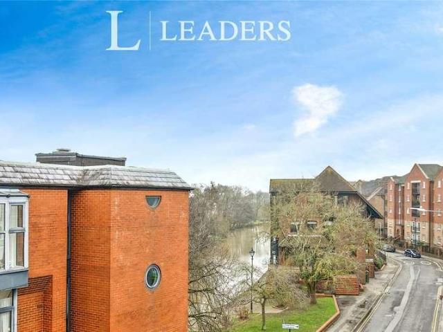 Flat for sale in Brook Street, Bourne Vale