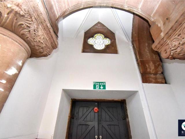 Flat for sale in Kensington, Calderstones