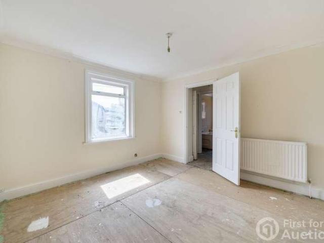 Flat for sale in Fleet, Hart