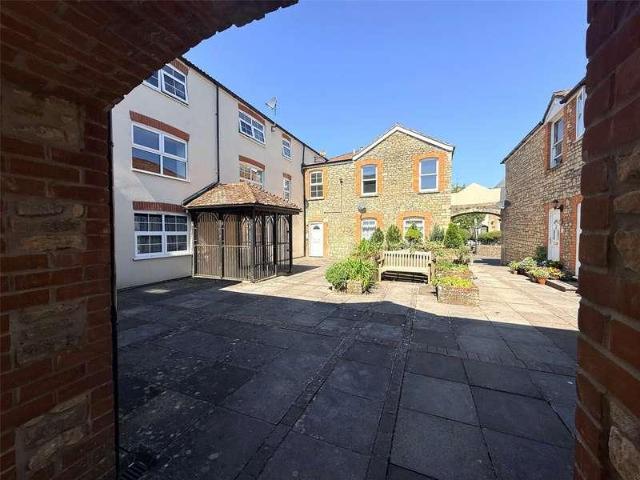Flat for sale in Bruton, Somerset