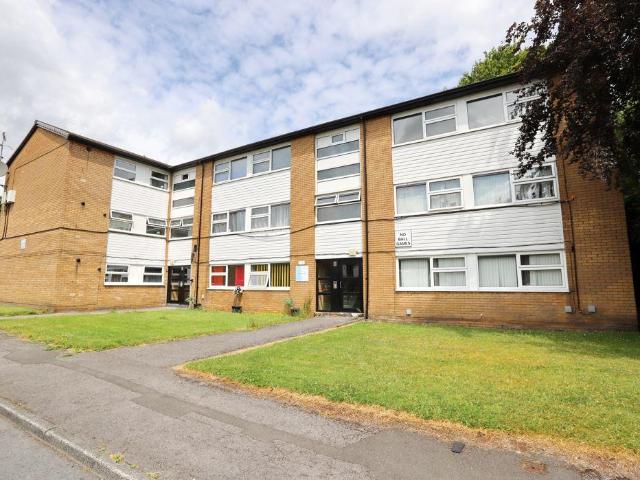 Flat for sale in Sedgley Park, Bury