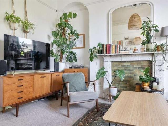 Flat for sale in Clifton Village, Feckenham