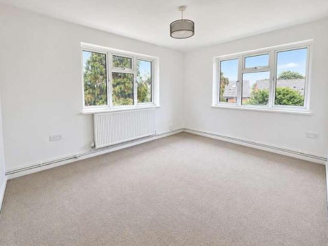 Flat for sale in Clewer Village, Windsor
