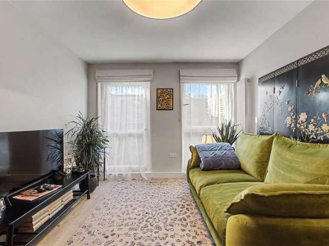 Flat for sale in Islington, Greater London