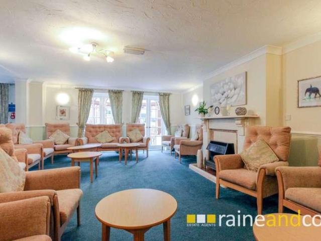 Flat for sale in Codicote, North Hertfordshire