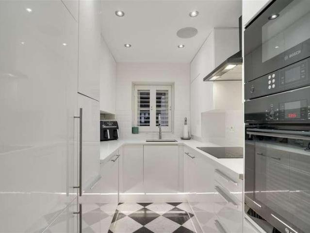 Flat for sale in Brompton, Greater London