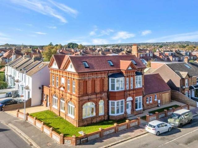 Flat for sale in Worthing, West Sussex