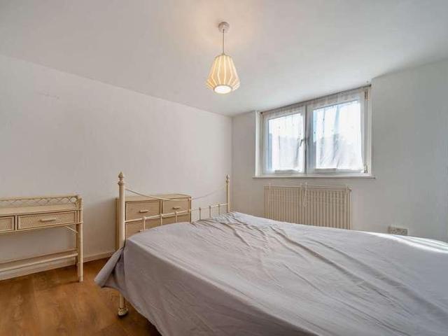 Flat for sale in North Woolwich, Greater London
