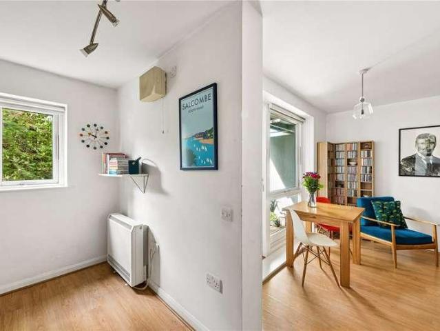 Flat for sale in Hoxton, De Beauvoir Town