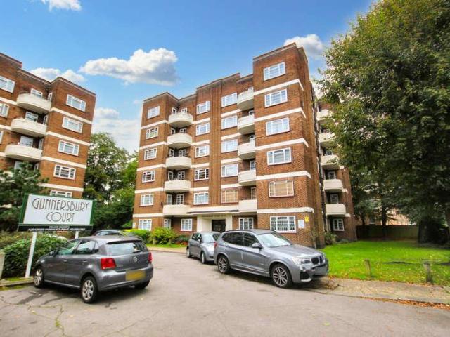 Flat for sale in London Borough of Ealing, Greater London
