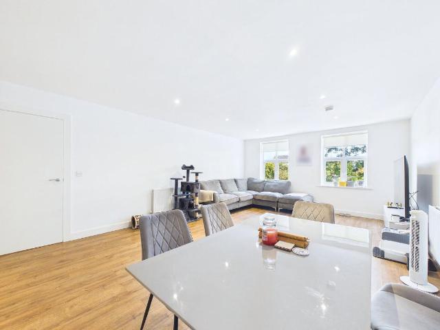Flat for sale in Bushey, Hertsmere