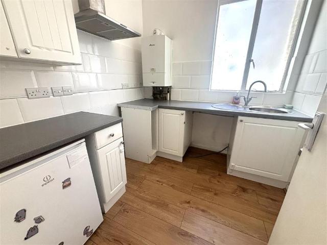 Flat for sale in Cliftonville, Weston-super-Mare