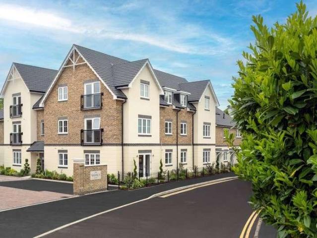 Flat for sale in Lower Halliford, Surrey
