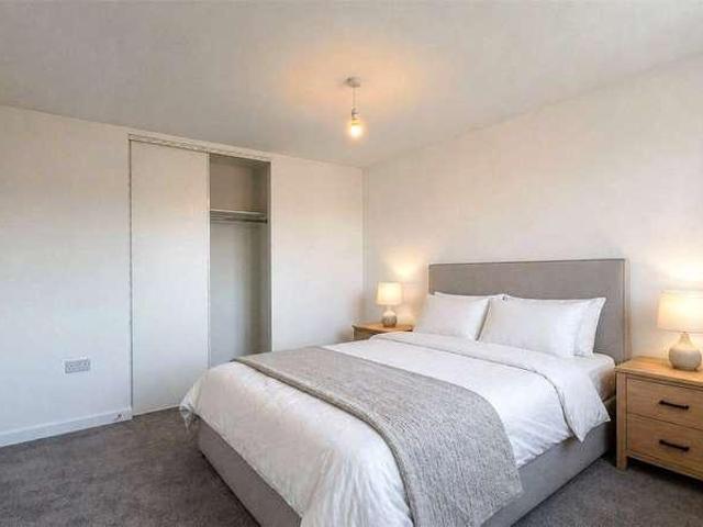 Flat for sale in Chipping Hill, Essex