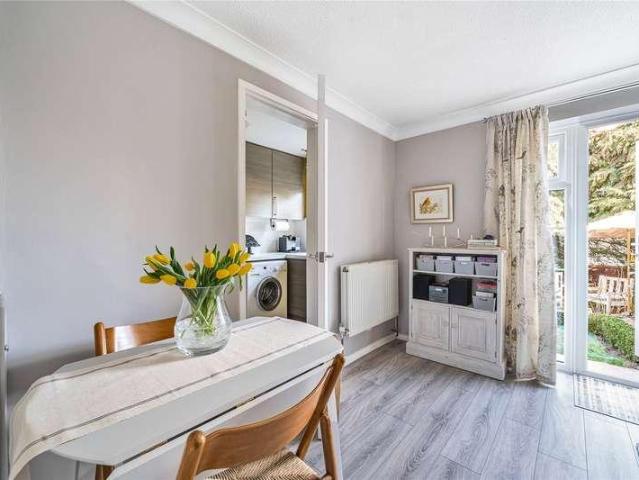 Flat for sale in Surbiton, Berrylands