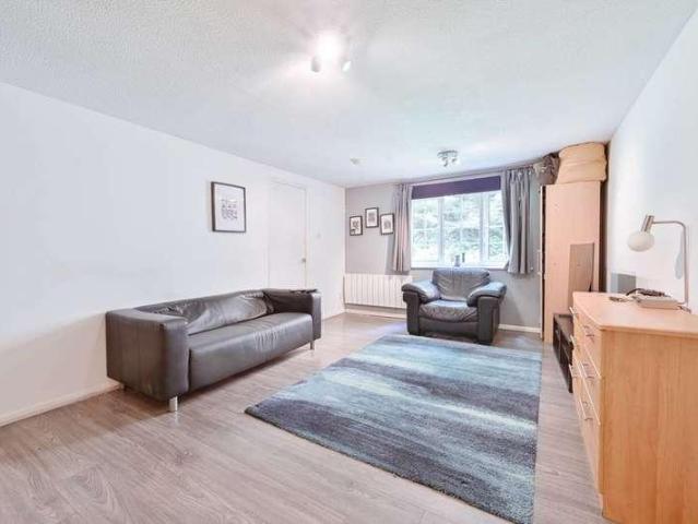 Flat for sale in Watford