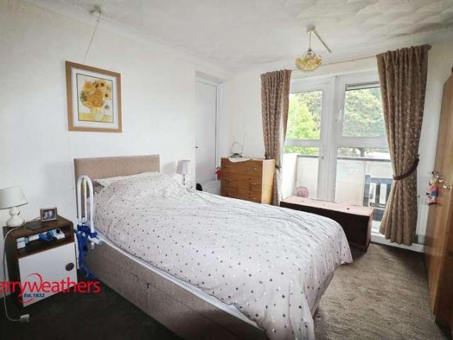 Flat for sale in Kingstone, Barnsley