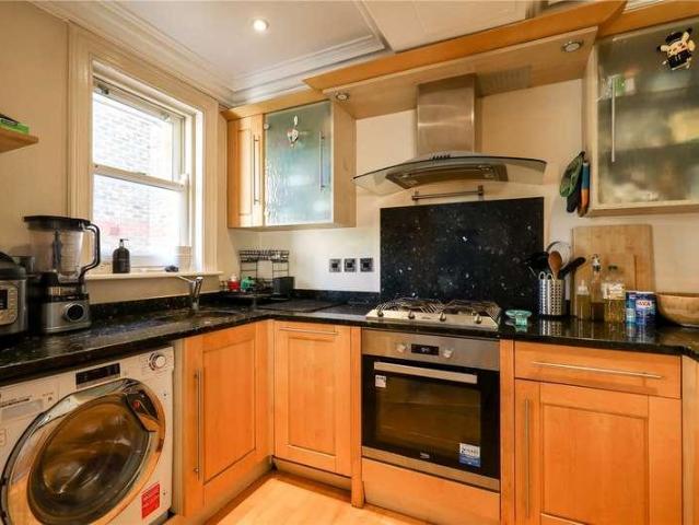 Flat for sale in London Borough of Ealing, Greater London