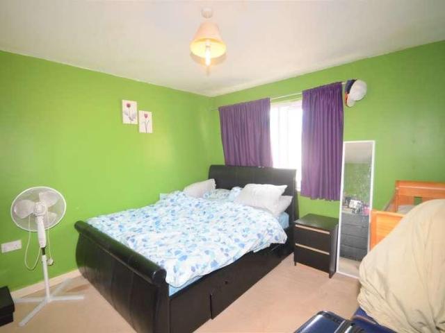 Flat for sale in Thamesmead, Greater London