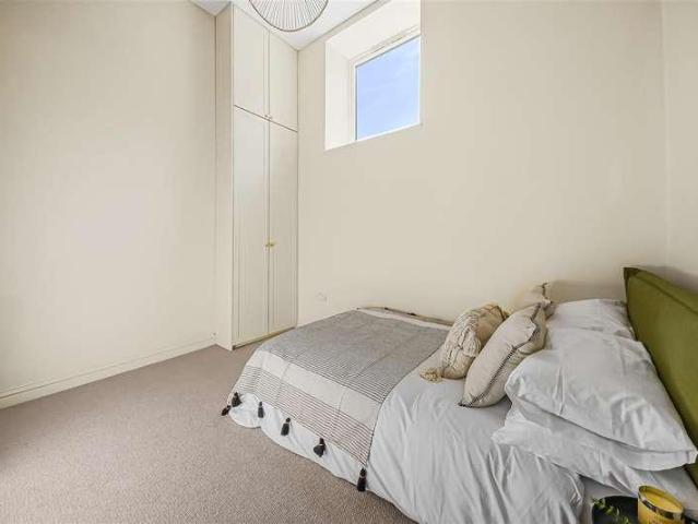 Flat for sale in Kilburn, Greater London