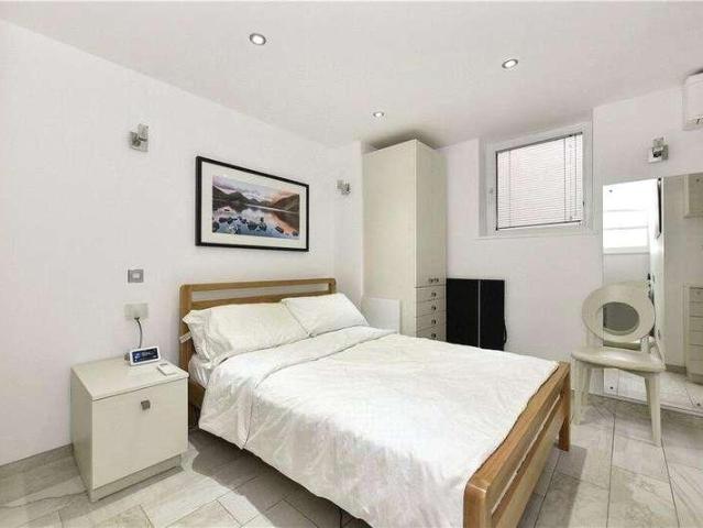 Flat for sale in Marylebone, Greater London