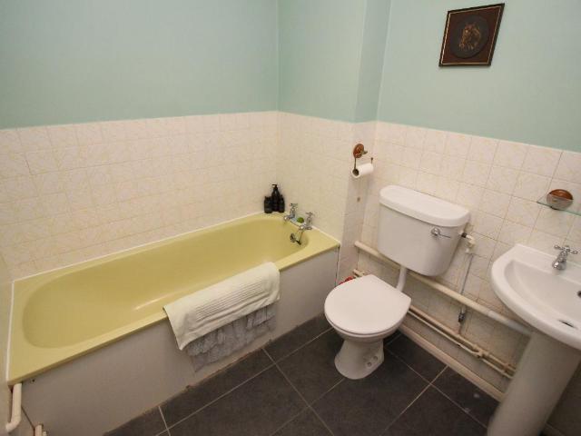 Flat for sale in Carshalton Beeches, Greater London