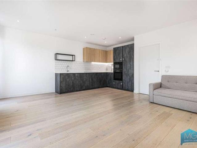 Flat for sale in West Finchley, Greater London