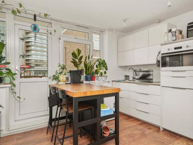 Flat for sale in Hoxton, Greater London