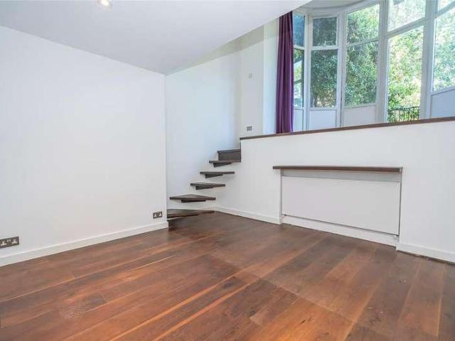 Flat for sale in Muswell Hill, Greater London