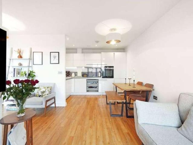 Flat for sale in Stratford Marsh, Greater London