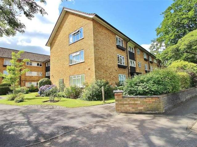 Flat for sale in Horsell, Woking