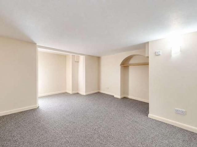 Flat for sale in Katesgrove, Reading