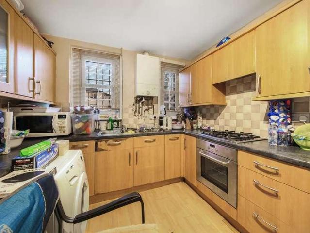 Flat for sale in London Borough of Croydon, Thornton Heath