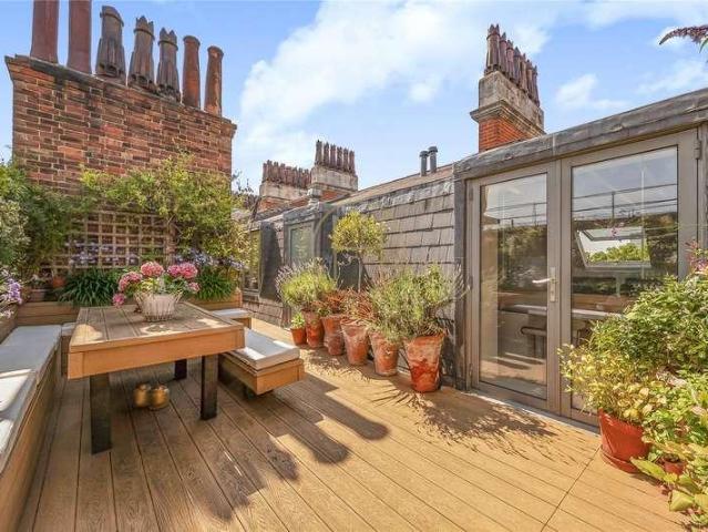 Flat for sale in Saint Giles, Bloomsbury