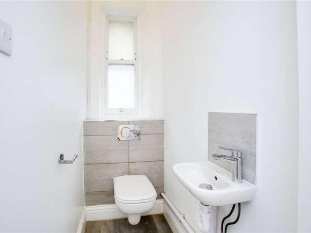 Flat for sale in Royal Borough of Kensington and Chelsea, Greater London