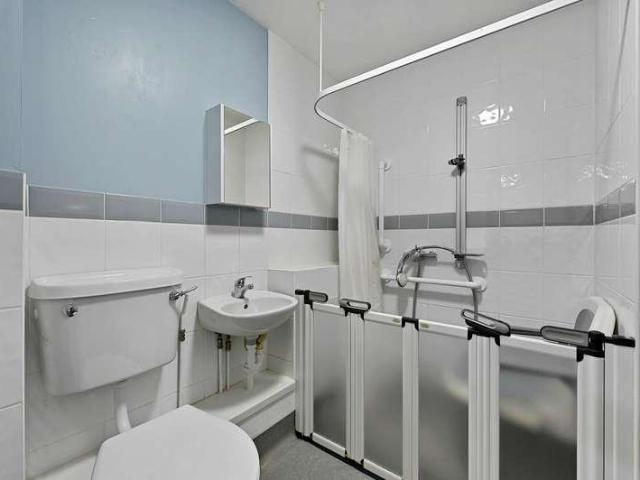 Flat for sale in Lane, Greater London