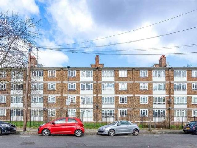 Flat for sale in Highbury, Greater London