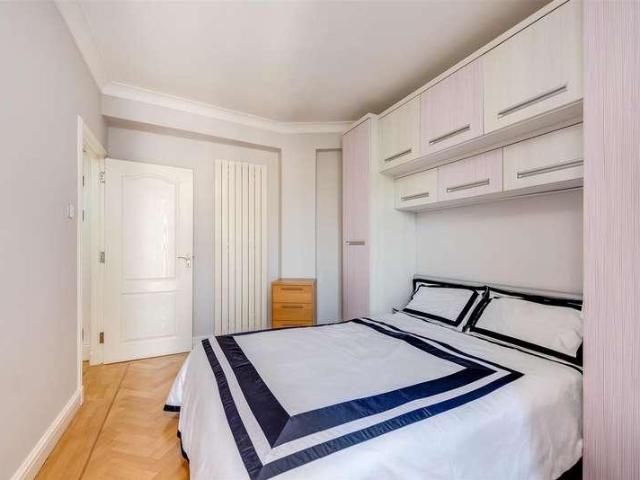 Flat for sale in Marylebone, Greater London