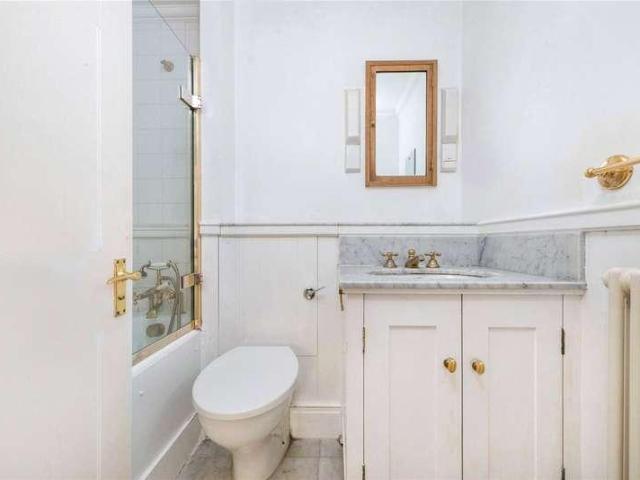 Flat for sale in Seven Dials, Bloomsbury