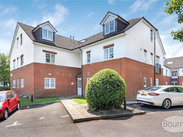 Flat for sale in Horsell, Woking