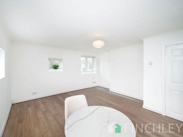 Flat for sale in Friern Barnet, Greater London