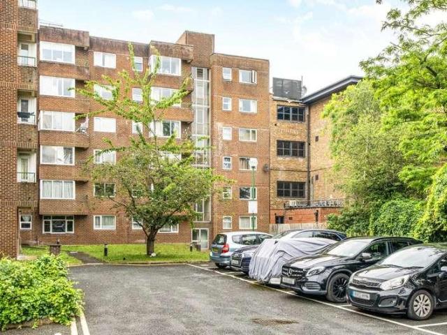 Flat for sale in London Borough of Croydon, Greater London