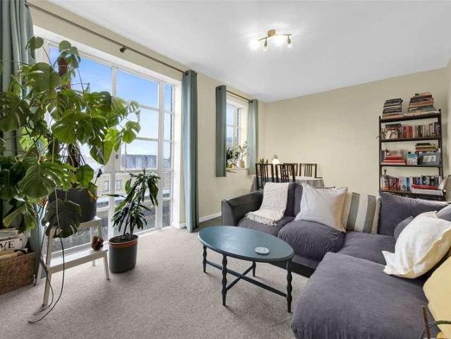 Flat for sale in Ratcliffe, Limehouse