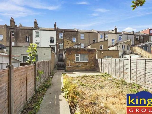 Flat for sale in Edmonton, Greater London