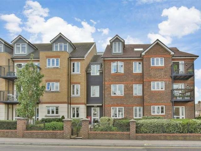 Flat for sale in Sittingbourne, Swale