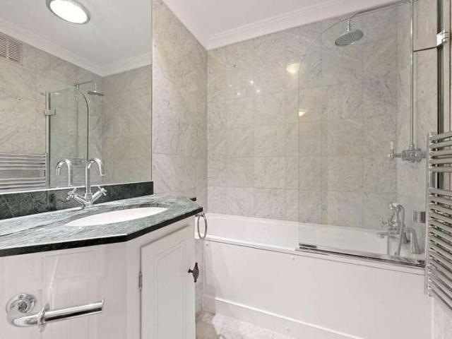 Flat for sale in St. John's Wood, Greater London
