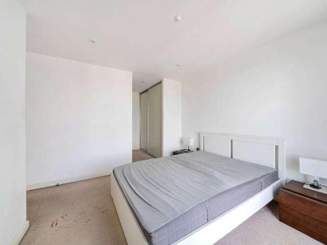 Flat for sale in Woodberry Down, Stamford Hill