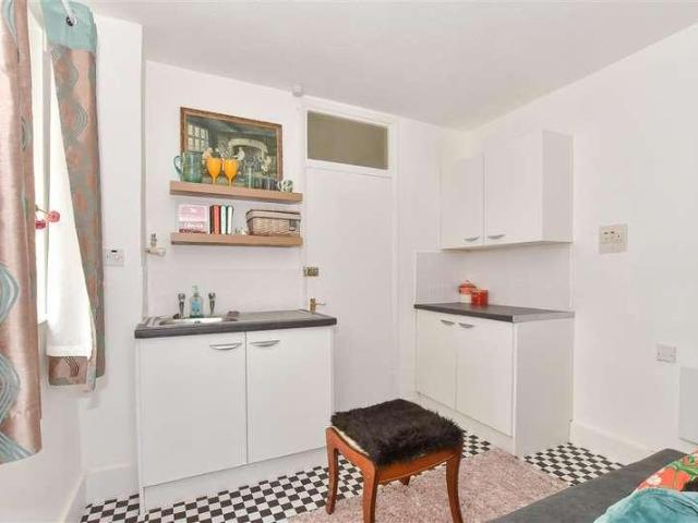 Flat for sale in Oxenden, The Bridge