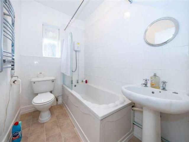 Flat for sale in Midway, Kent