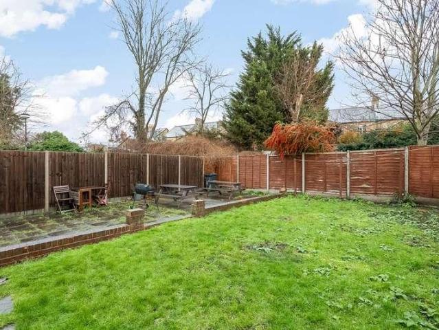 Flat for sale in West Norwood, Greater London